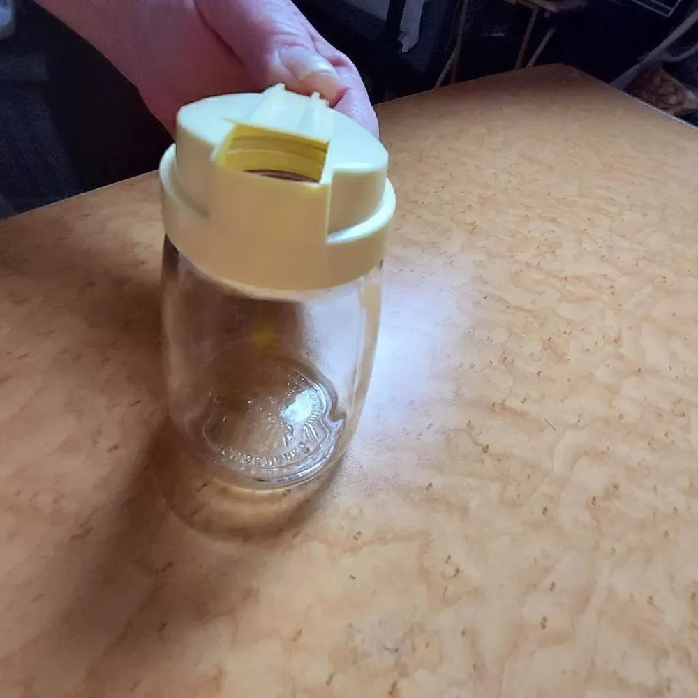 Federal houseware syrup dispenser